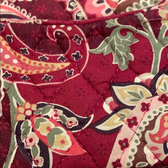 Vera Bradley medium size hand bag. - Picture 2 of 6